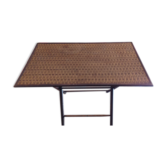 Folding table