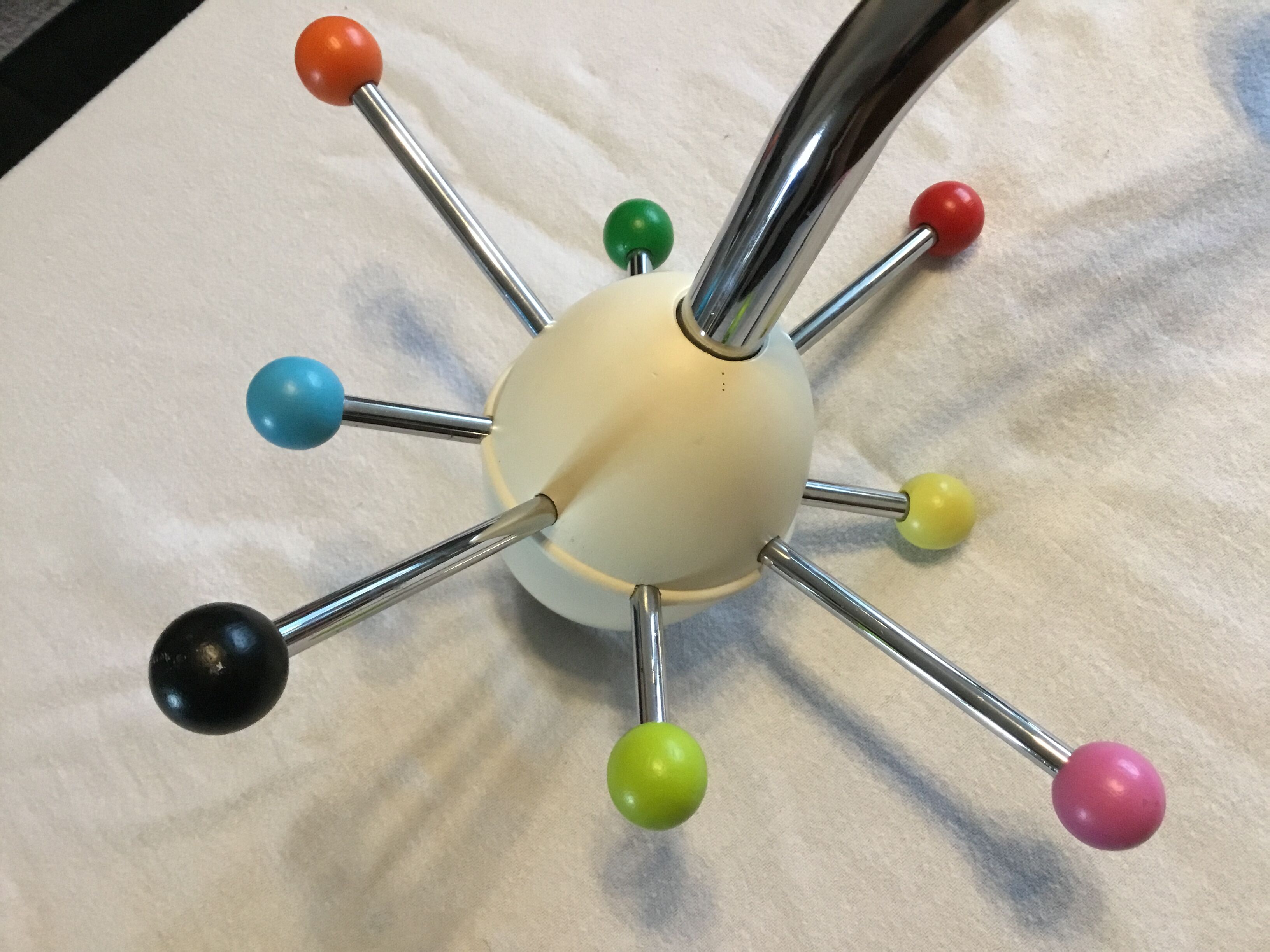 Sputnik coat holder