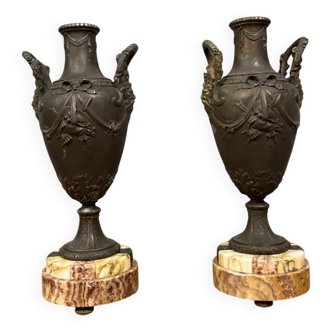 Paire de vases ou cassolettes époque Napoléon III en régule et marbre