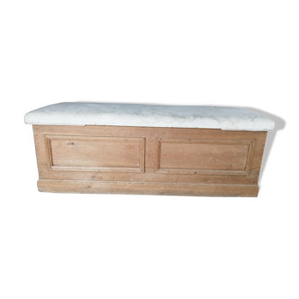 Lined chest bench