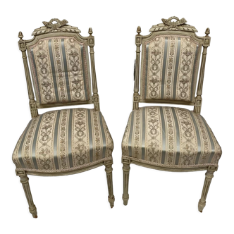 Paire de chaises Style Louis XVI sculptées avec tissus et soieries d’origine