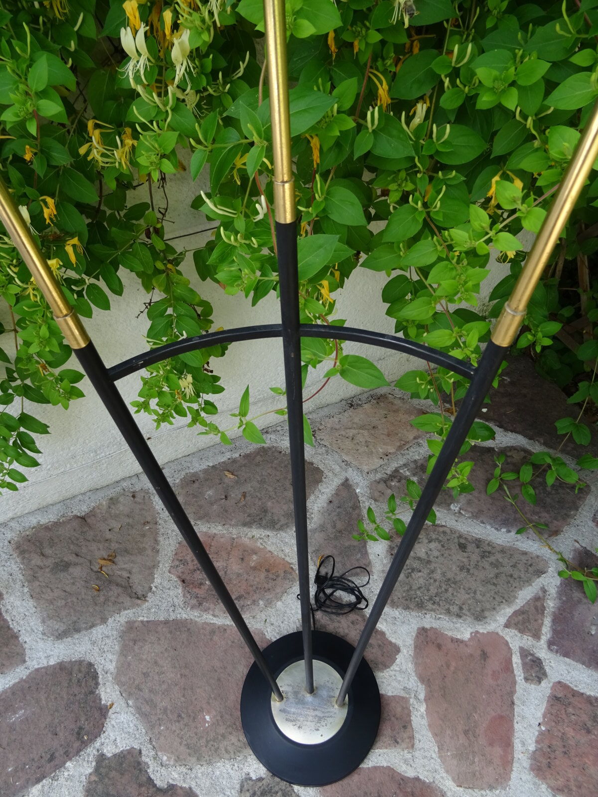 Opalines design lamppost