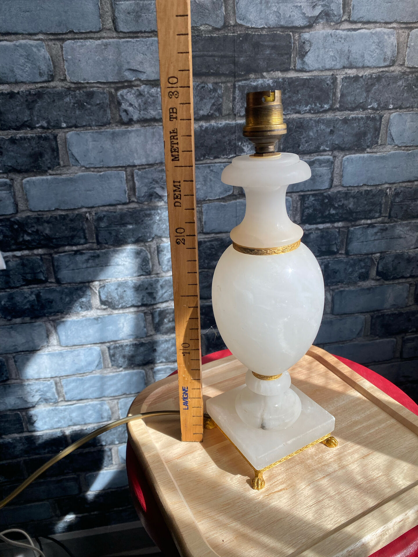 Pied de lampe en albâtre