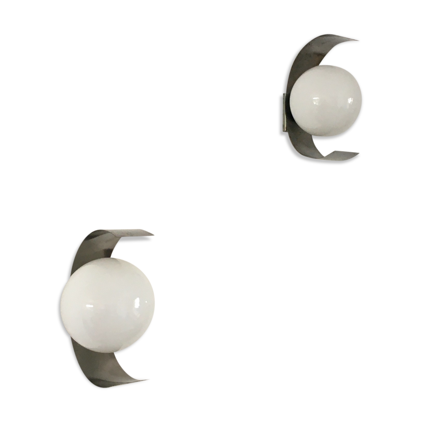 2 vintage wall lamps in stainless steel and opaline 70s