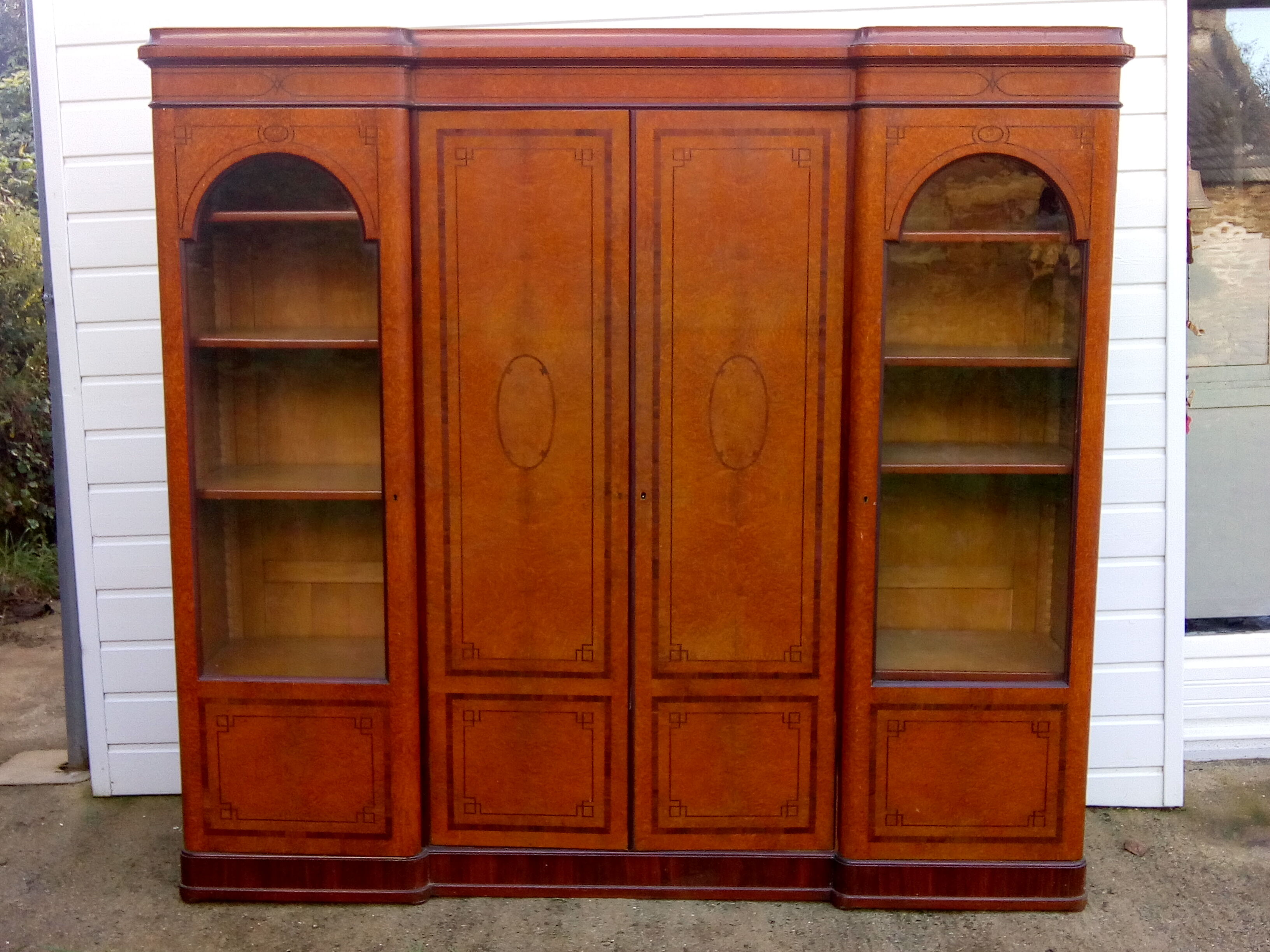 Bibliothéque vitrée 1920