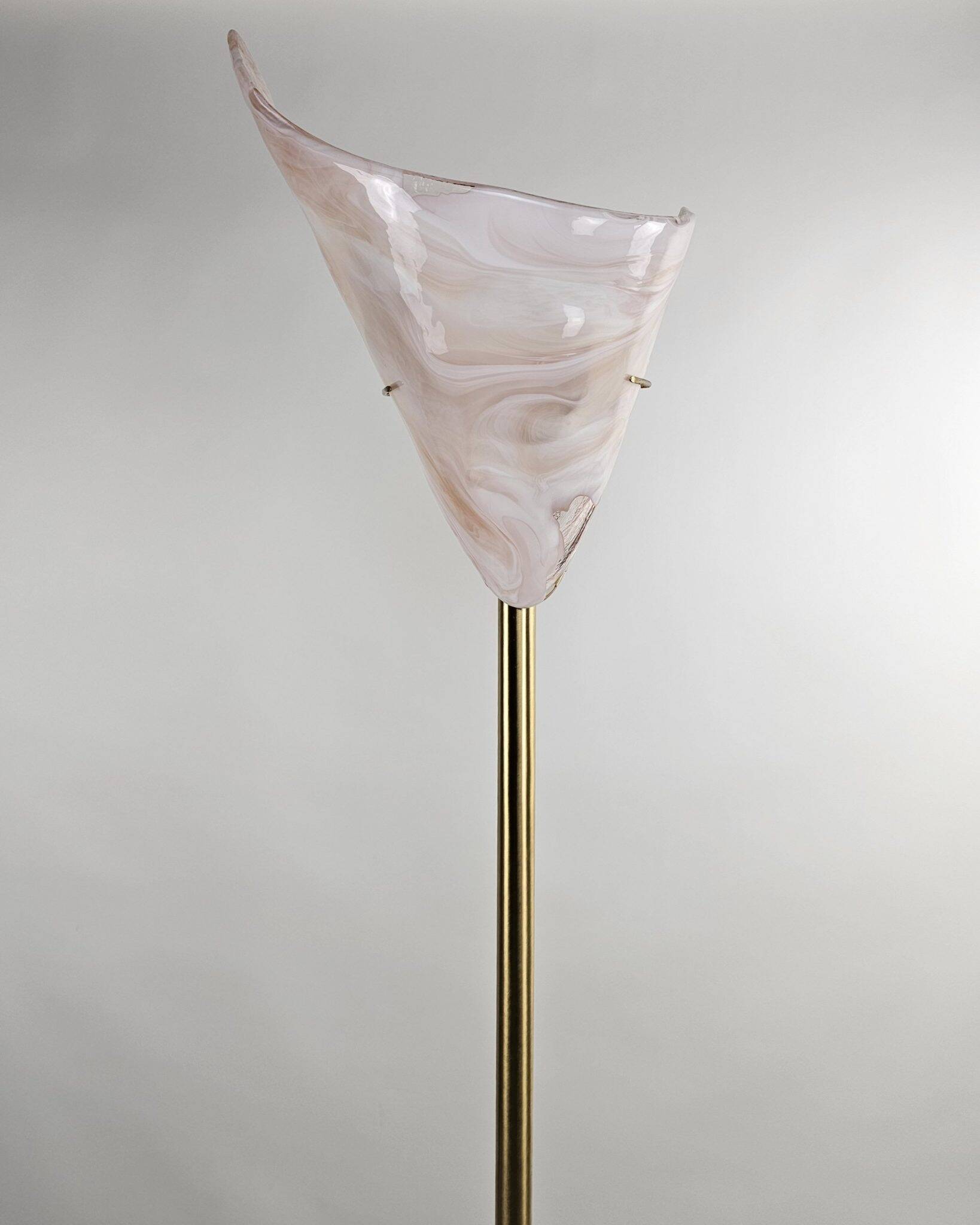 Lampadaire en laiton et verre de Murano rose par La Murrina