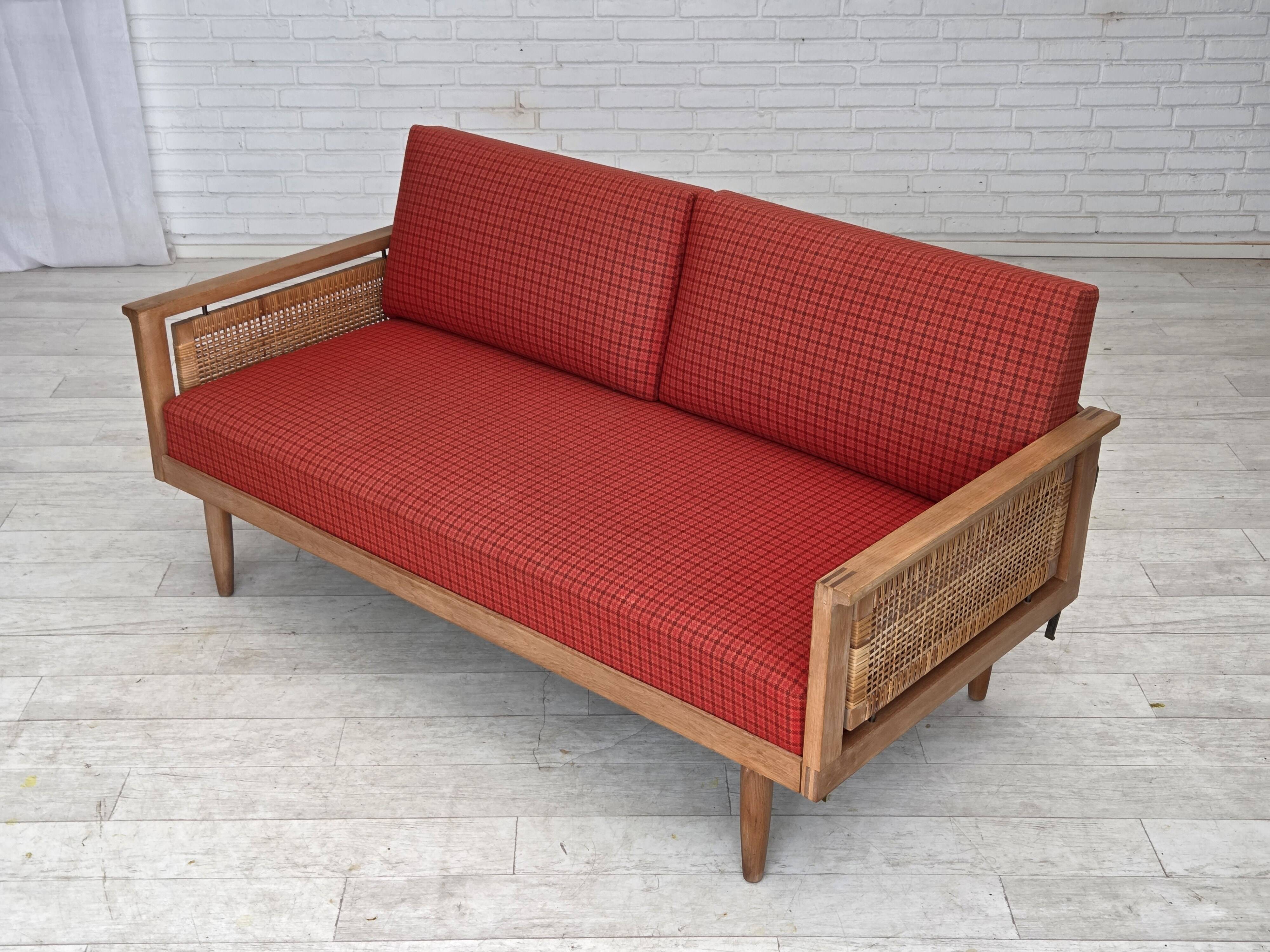 1970s, Danish drop-arm daybed/sofa by Illum Wikkelsø, furniture wool.