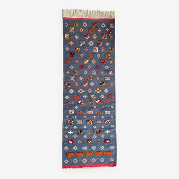 Tapis de couloir kilim berbère motifs velouré, vintage