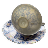 Tea cup and saucer in fine japanese porcelain
