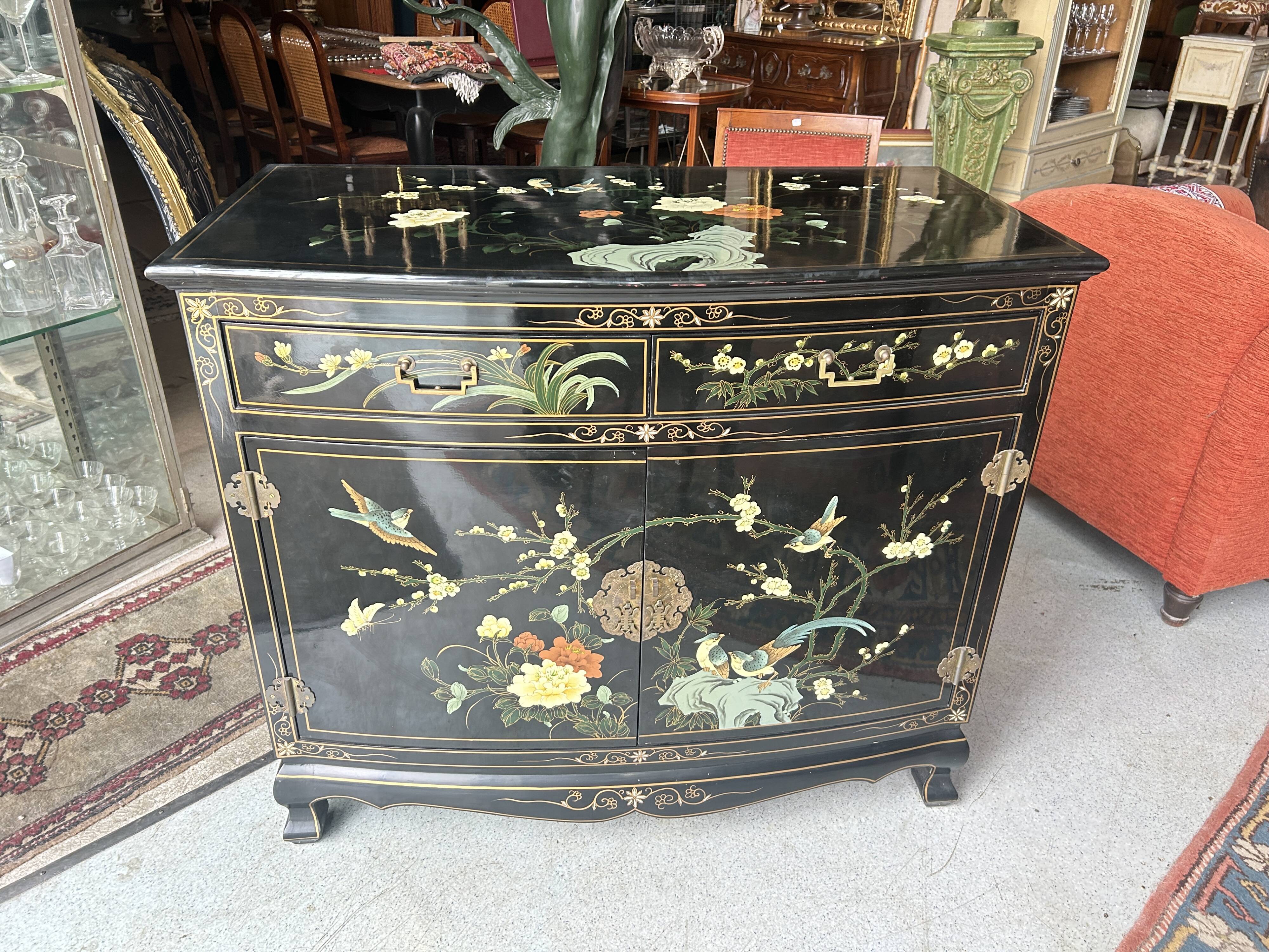 Chinese buffet with 2 doors and 2 drawers in black lacquer.