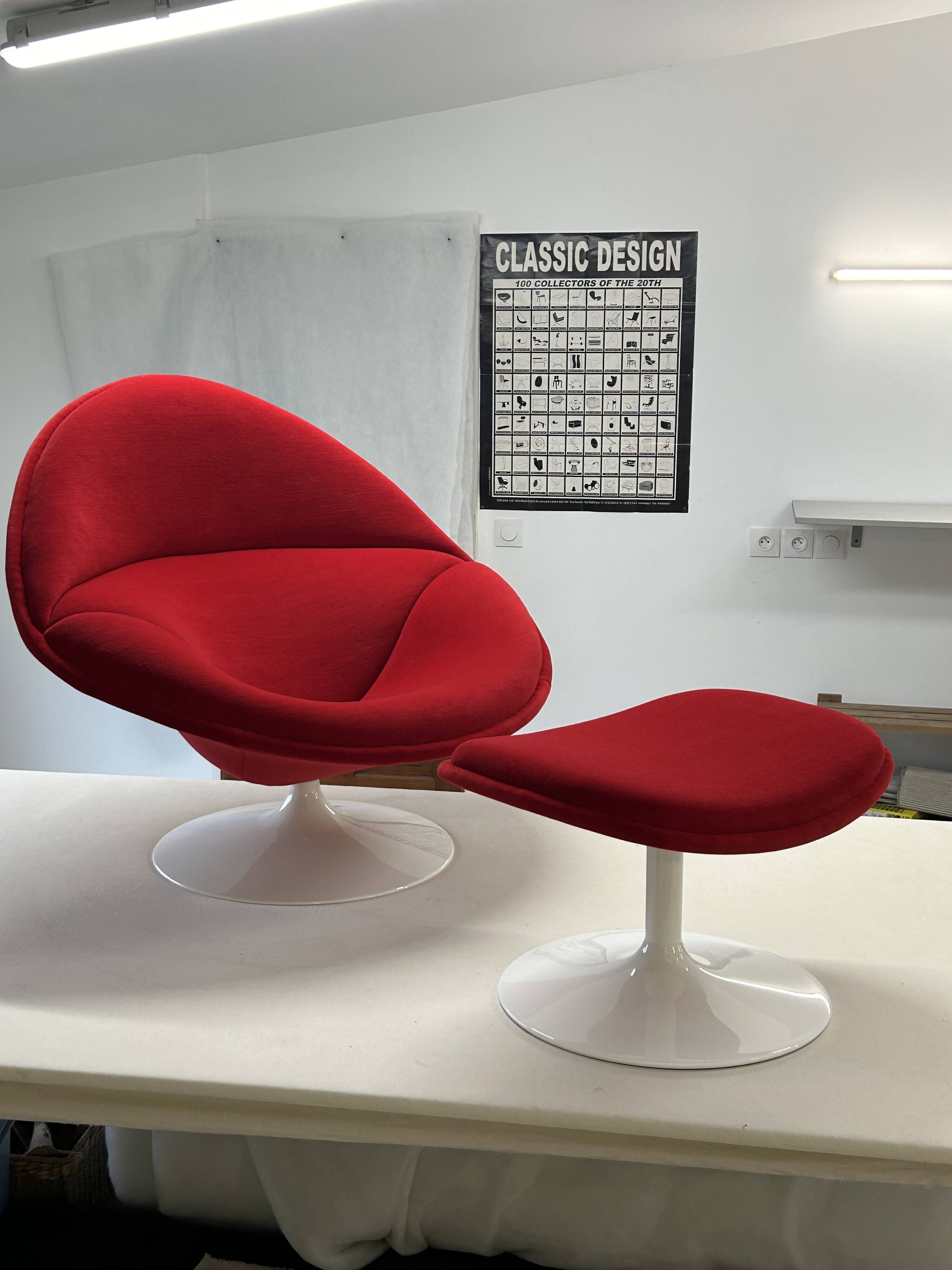 F421 armchair and its ottoman by Pierre Paulin for Artifort