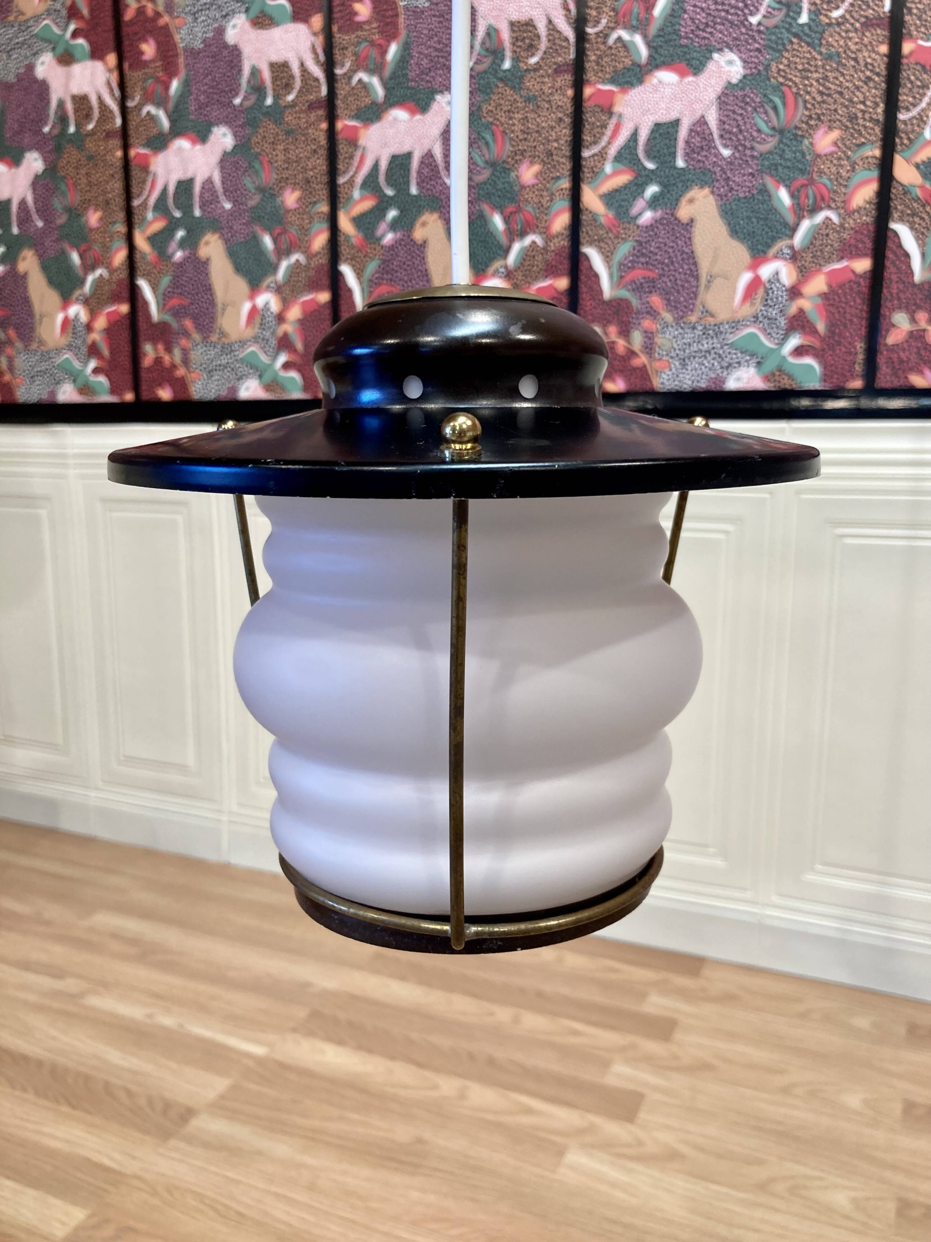 Suspension scandinave en opaline 1950