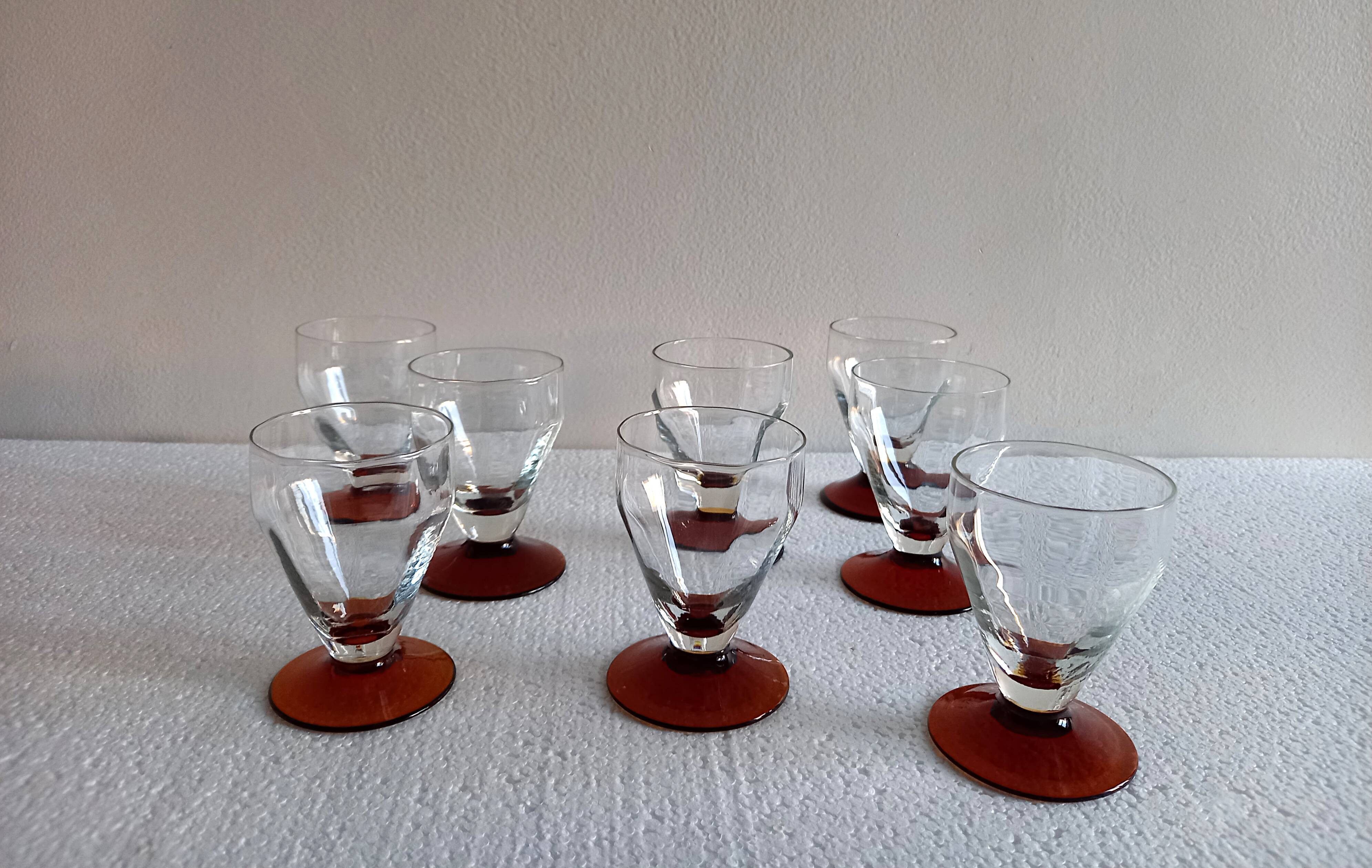 Service set of 8 antique glasses with port faceted or cooked wine Blown glass Amber foot 50s