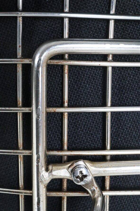 Set of 4 “DKR-2” wire chairs with “Bikini” by Charles & Ray Eames for Herman Miller / Mid-century modern design / 1950s / 1960s