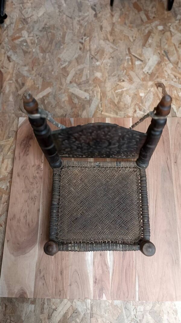 Chaise tribale traditionnelle du 19ème siècle de la vallée de la Swat, Pakistan du Nord