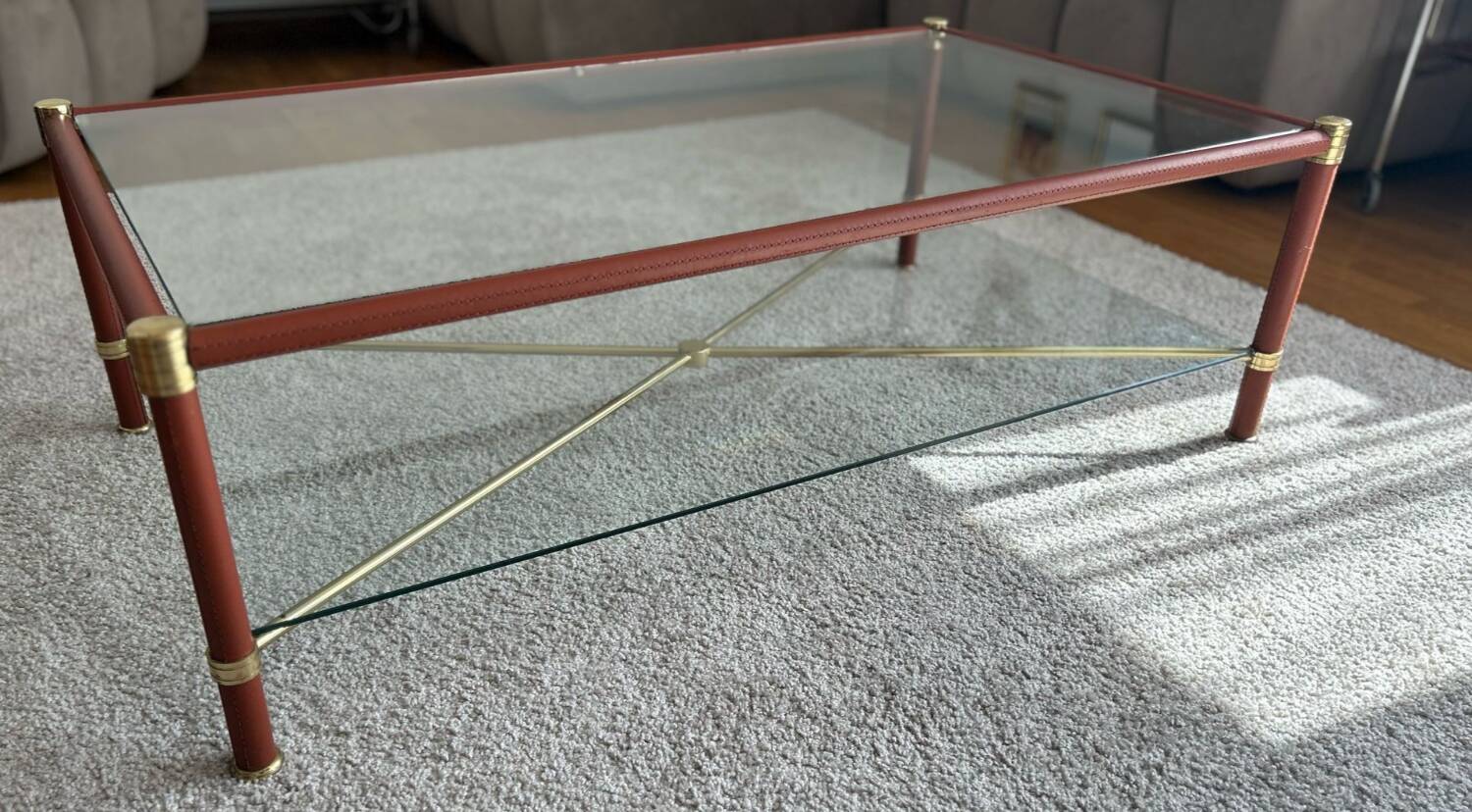 Table basse en verre et cuir