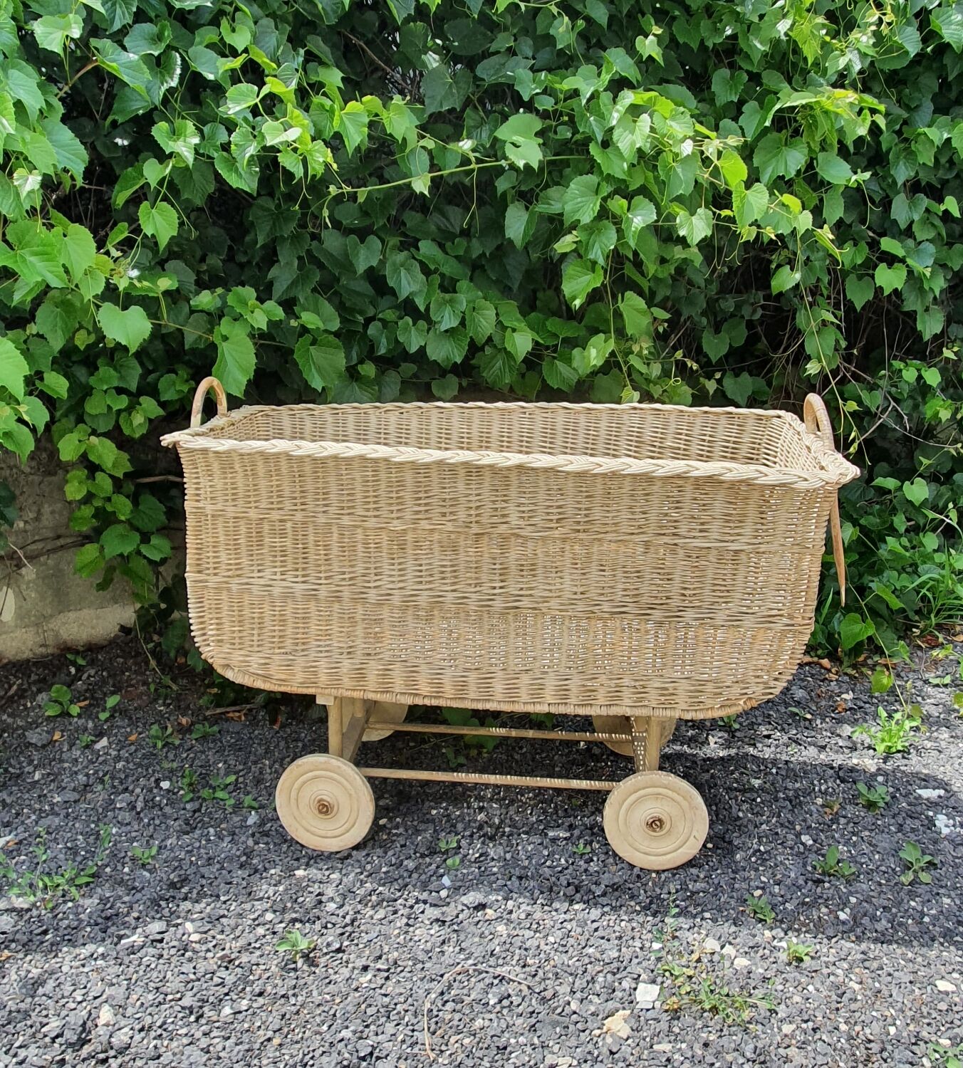 Rattan basket cradle