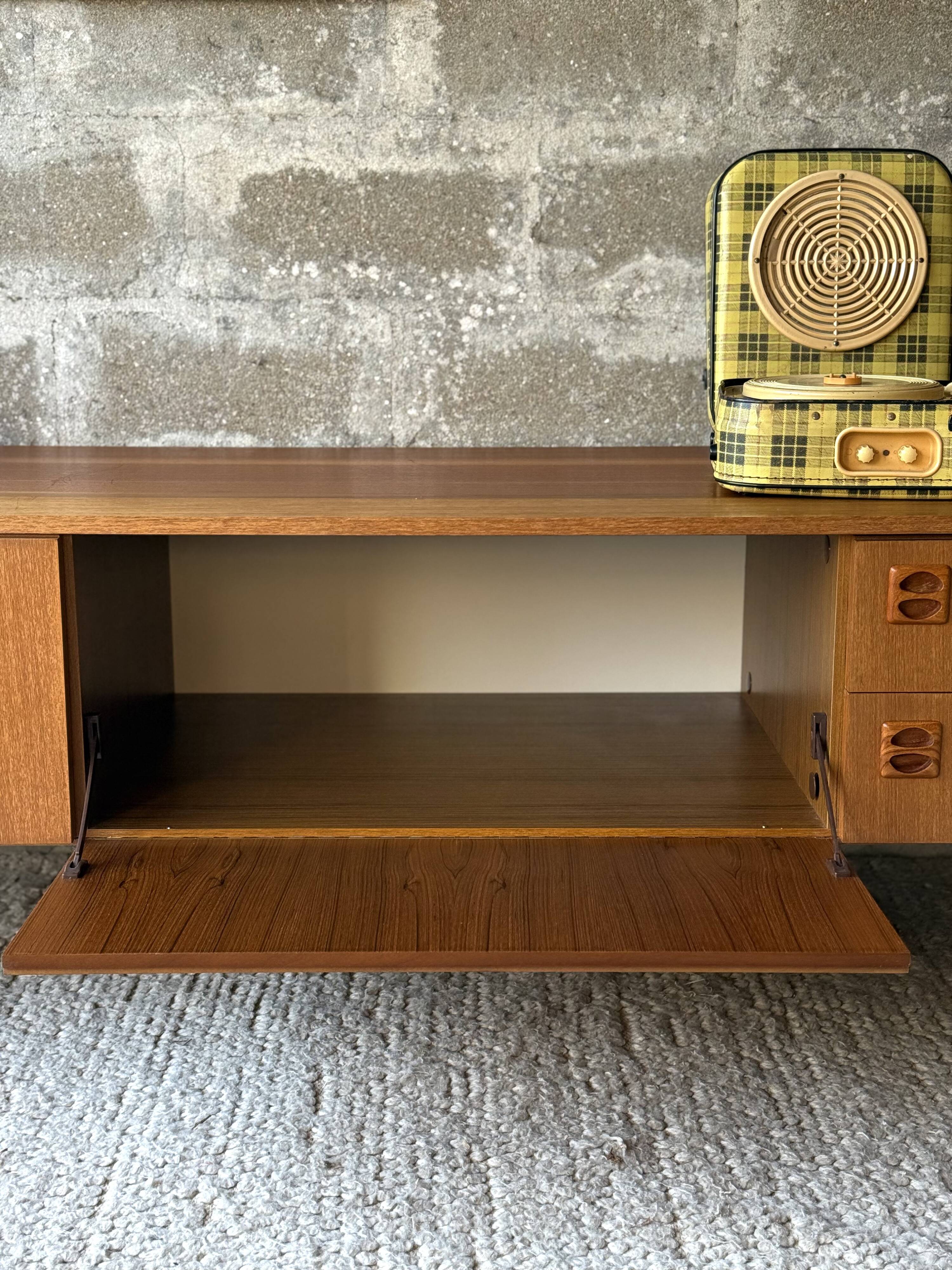 Scandinavian low sideboard in teak, 1970.