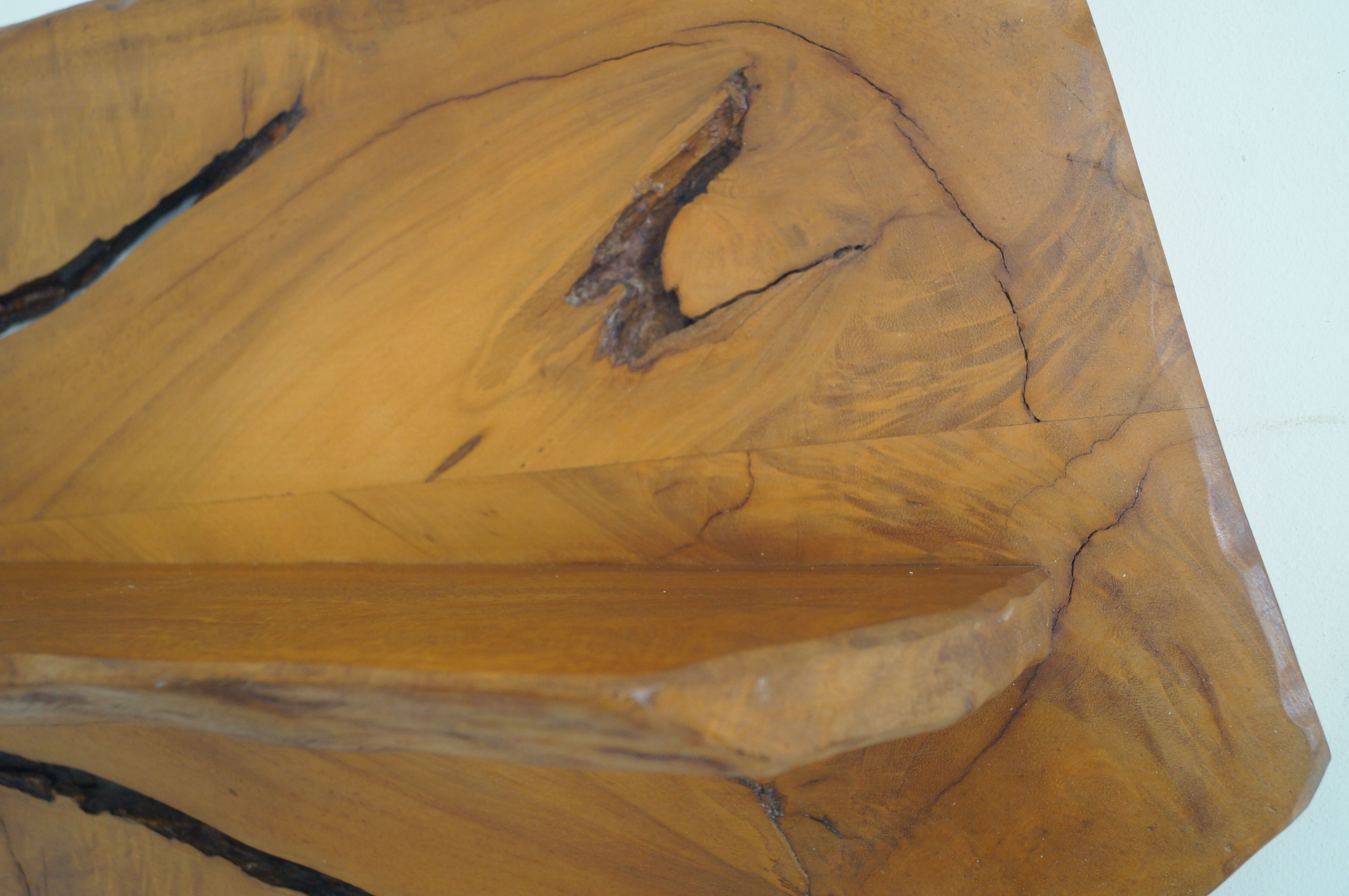 Aesthetic design wall shelf