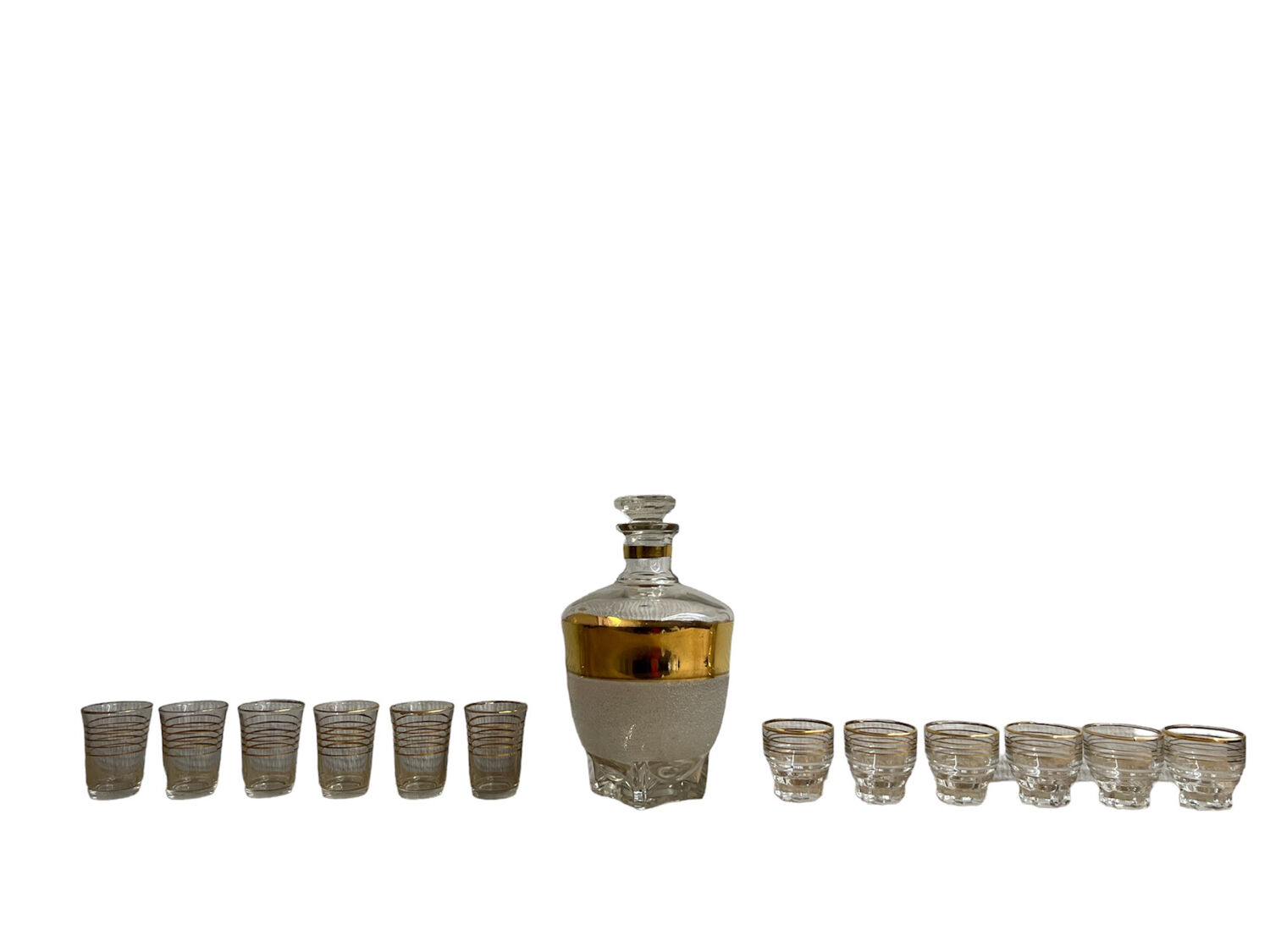 Golden liquor service