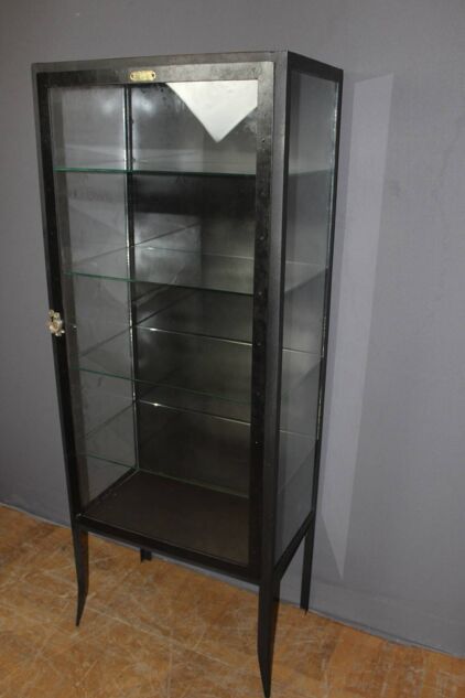 Metal medical display case, circa 1940