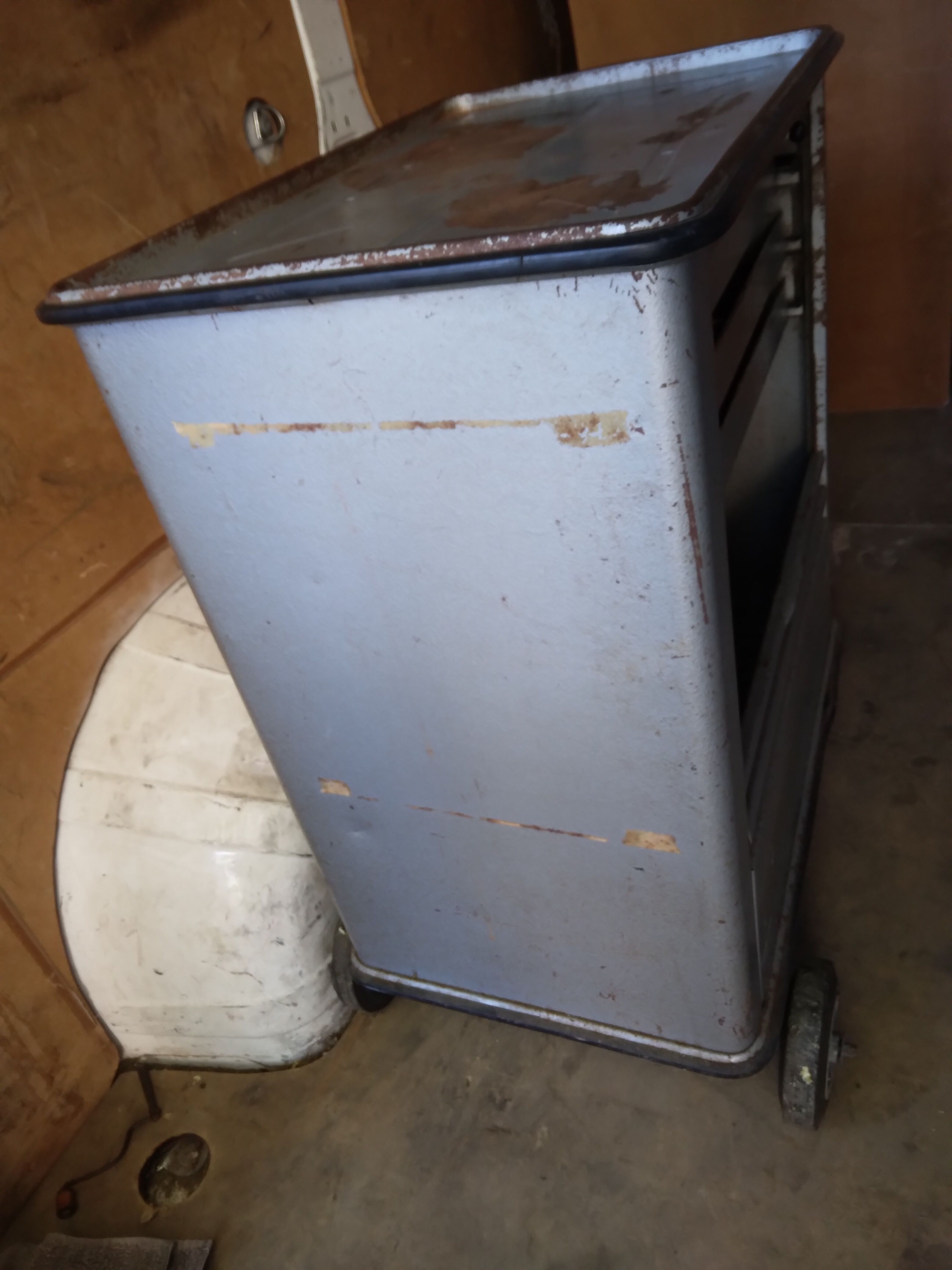 Industrial workshop maid