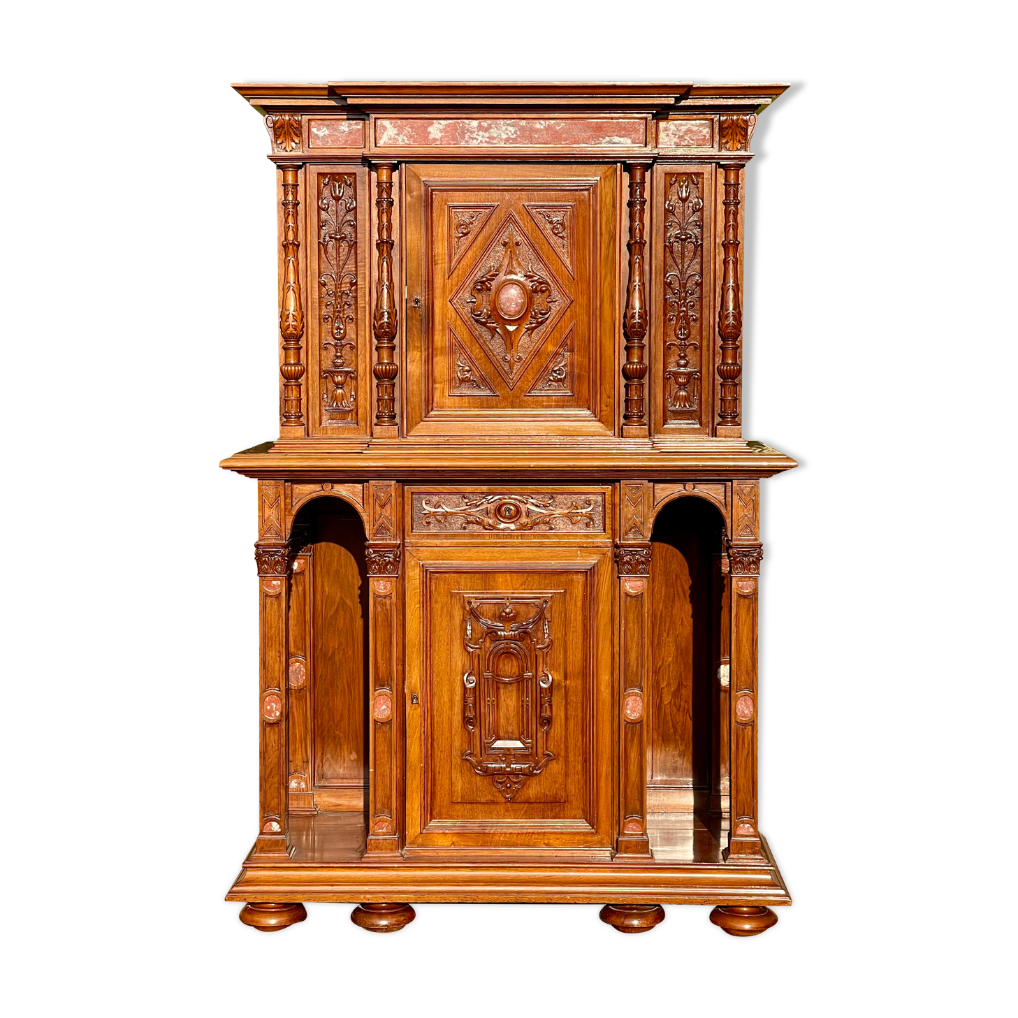Cabinet en noyer avec incrustations de marbre style renaissance