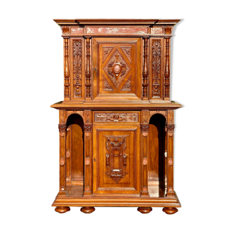 Cabinet en noyer avec incrustations de marbre style renaissance