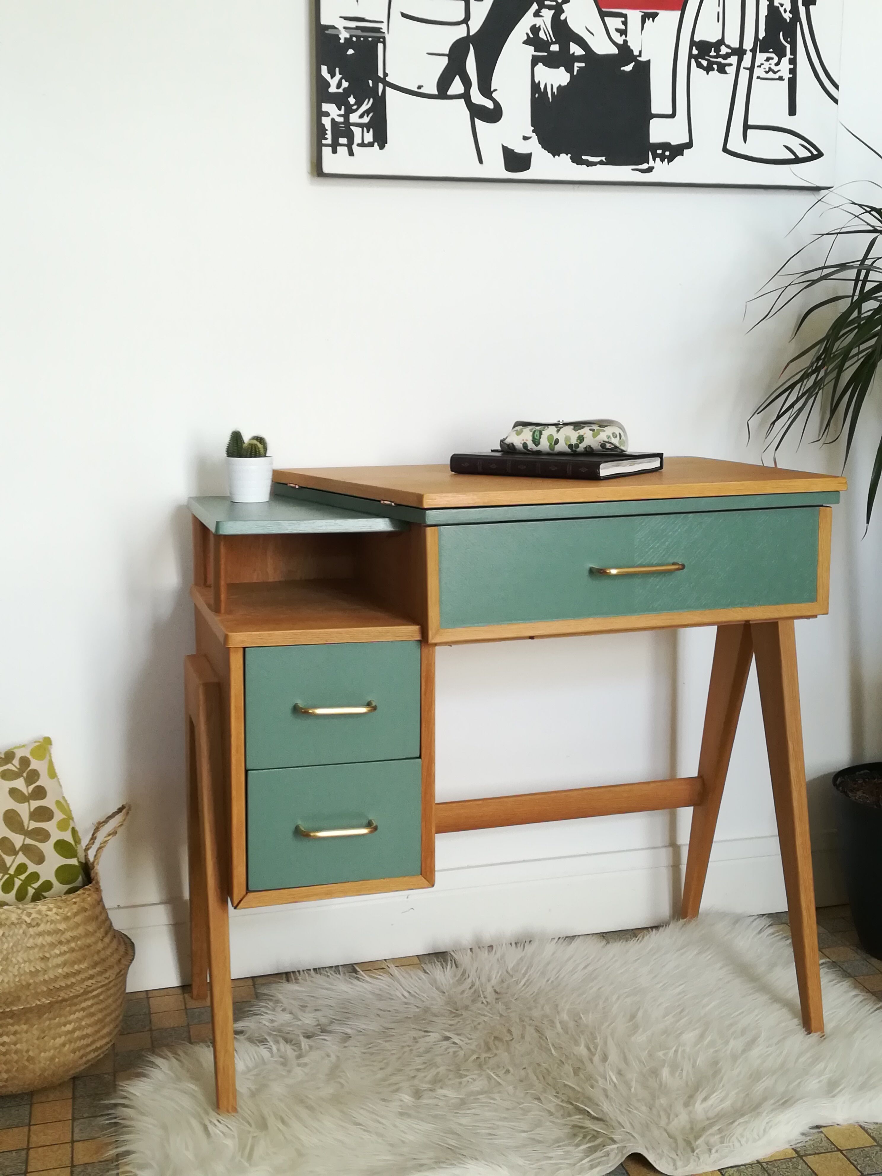 Vintage 50s office, compass feet