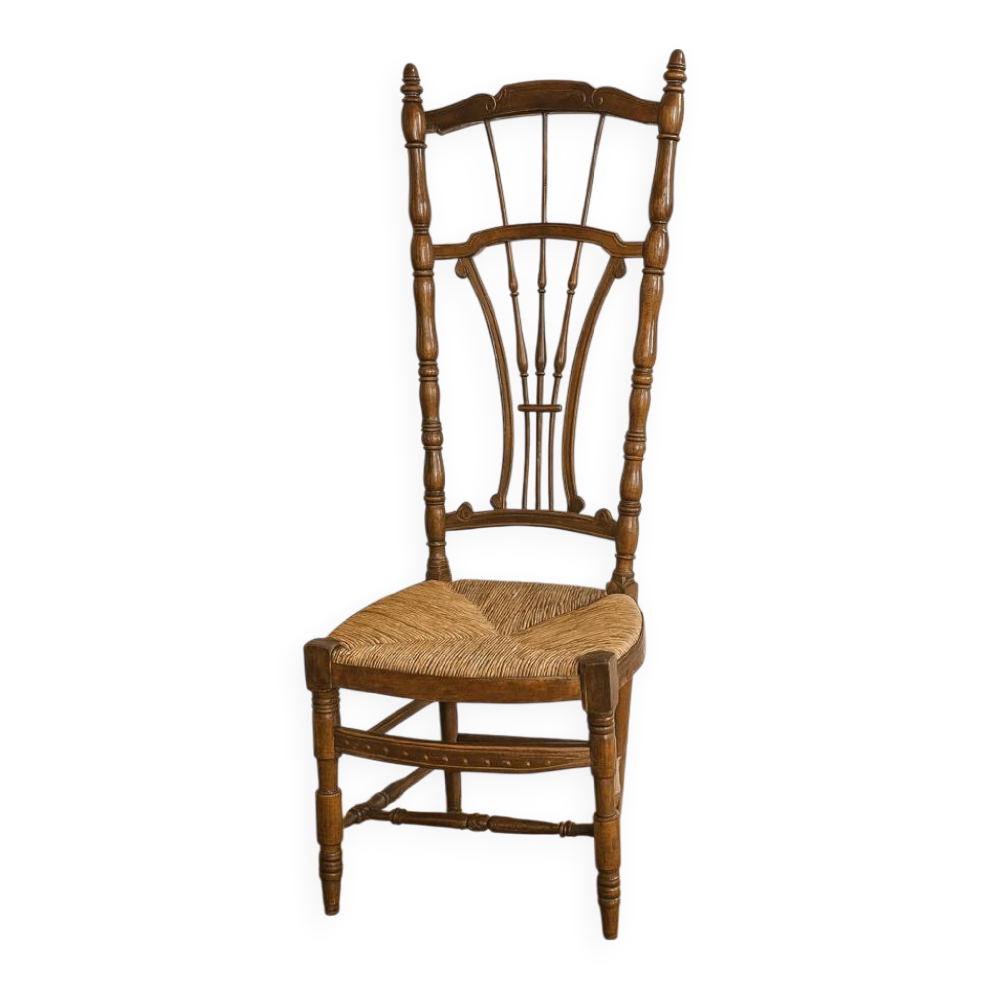 Antique chair in turned wood with straw seat – Carved lyre backrest