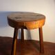 Tabouret tripode ancien fait main – Bois massif