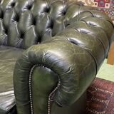 Chesterfield 2-seater green leather sofa from the 1980s