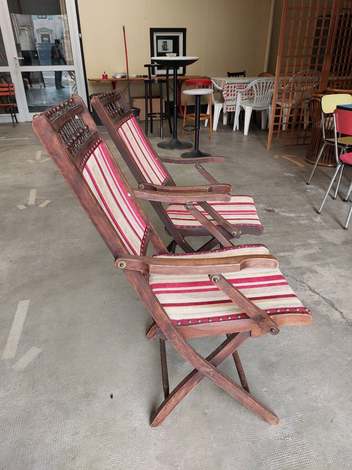 Set of 2 wooden folding chairs