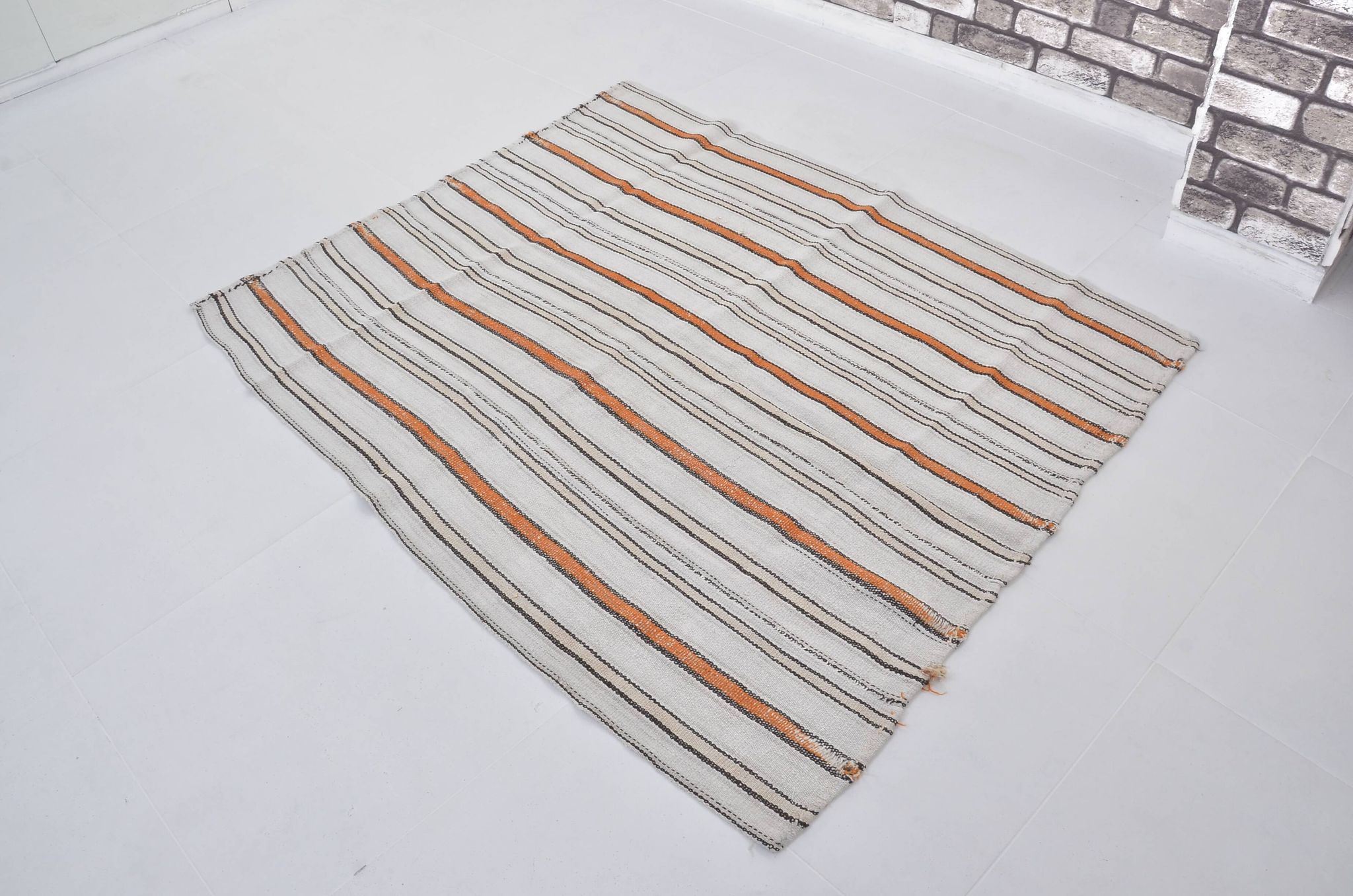 Tapis Kilim en chanvre d'Anatolie à rayures, référence 3681