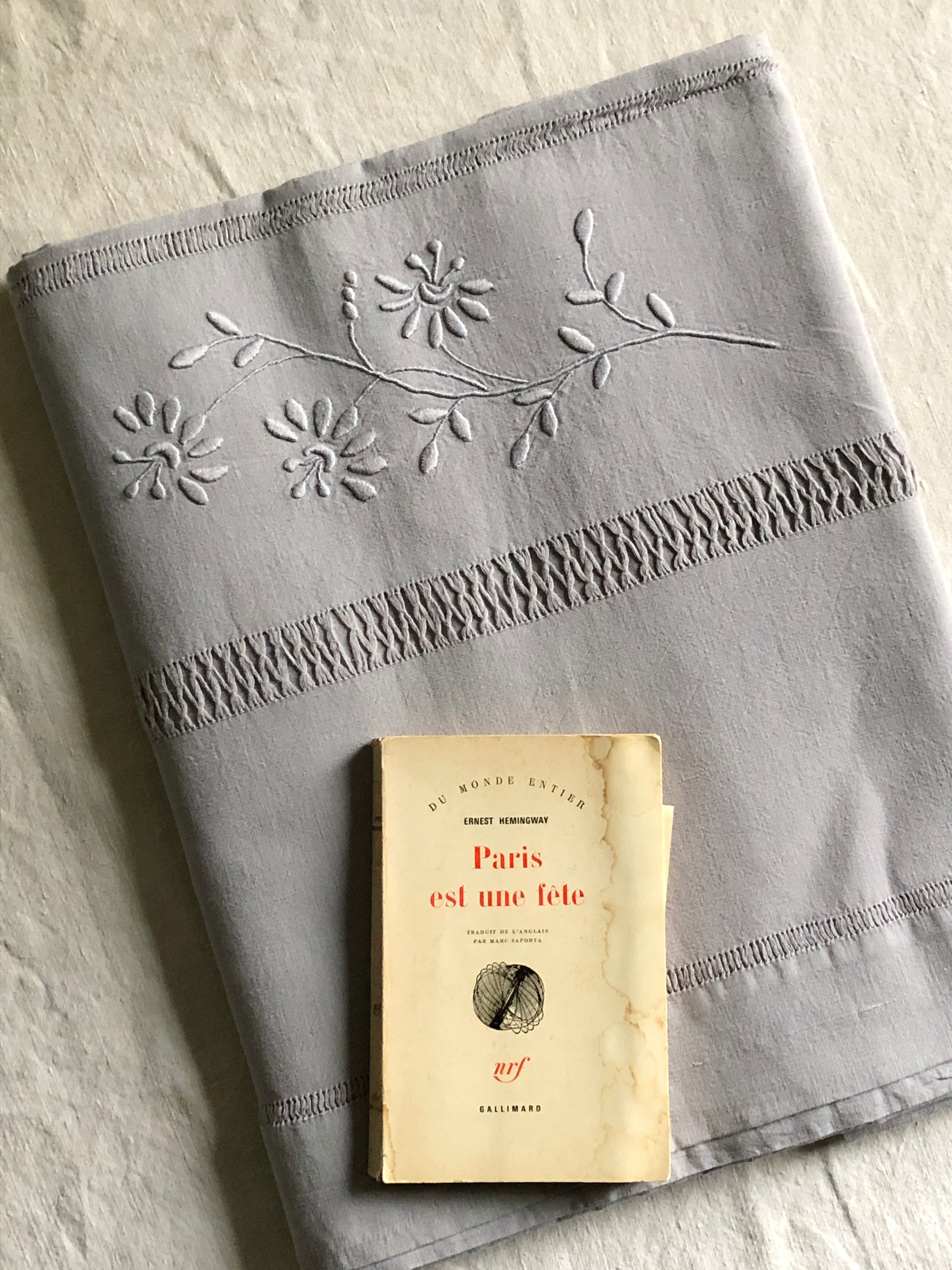 Drap ancien en lin et coton teinté en gris tourterelle