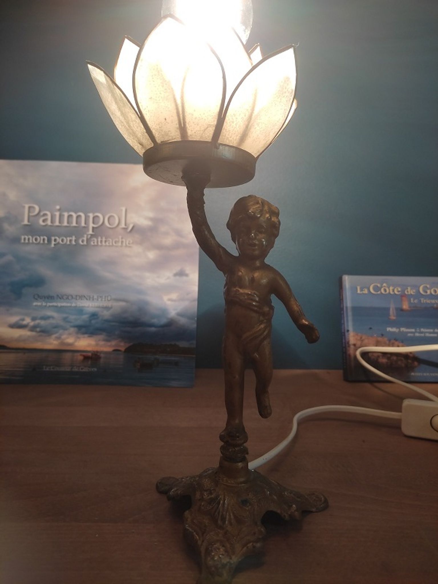 Bedside lamp angel left flower lotus mother-of-pearl base cast iron patinated brass