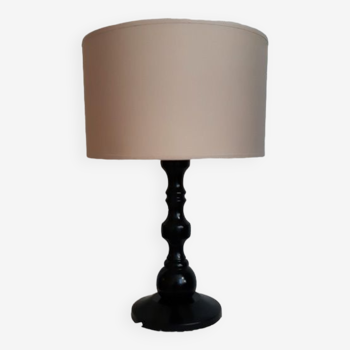 Table lamp in black lacquered turned wood.