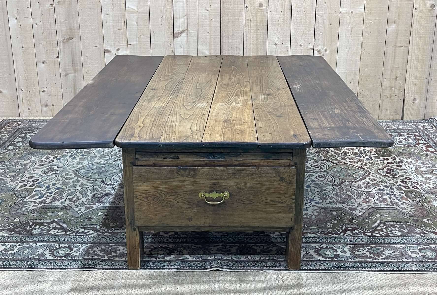 Chestnut coffee table XIXth with 3 drawers and extensions