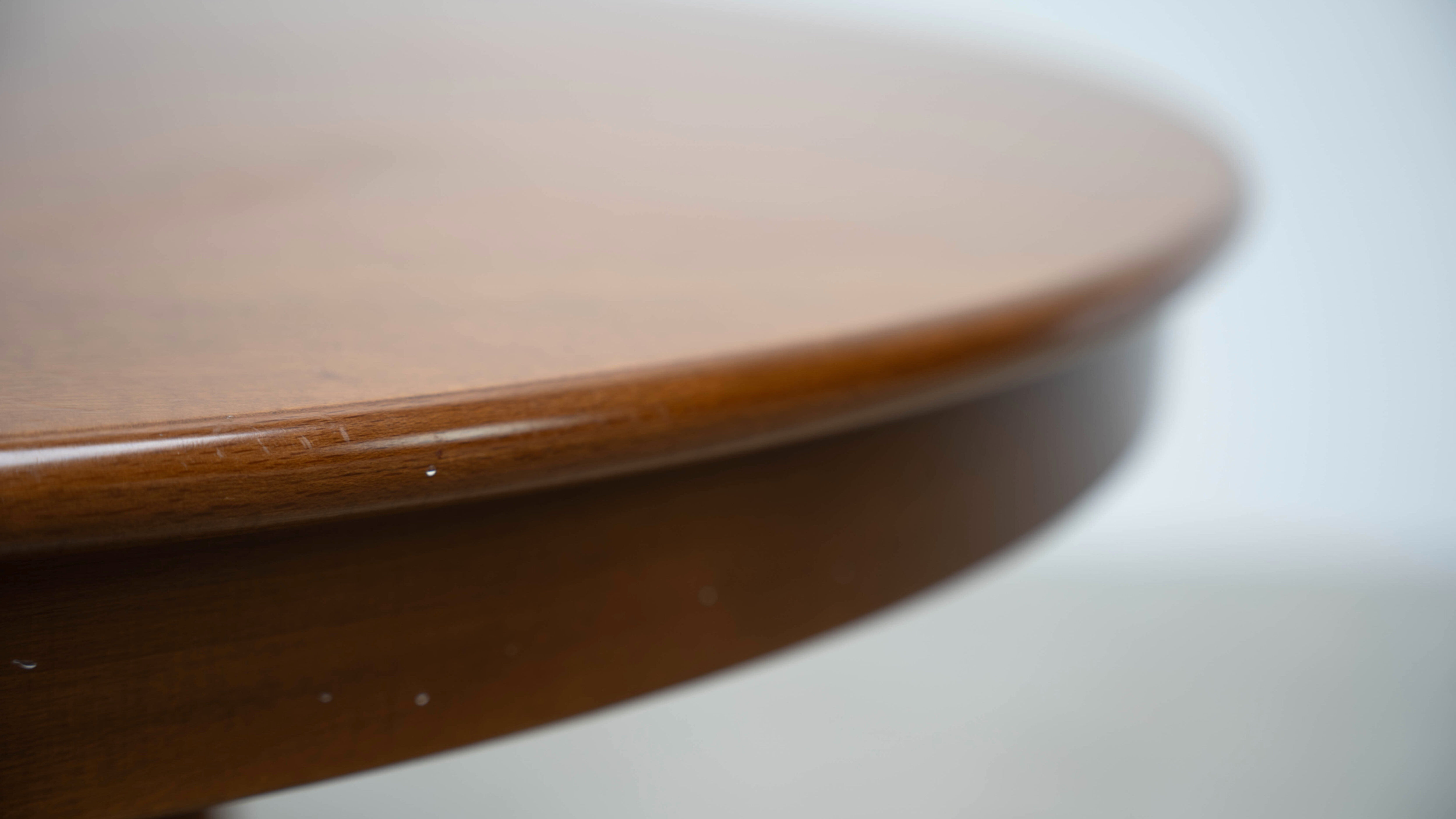 Table à manger sculpturale italienne