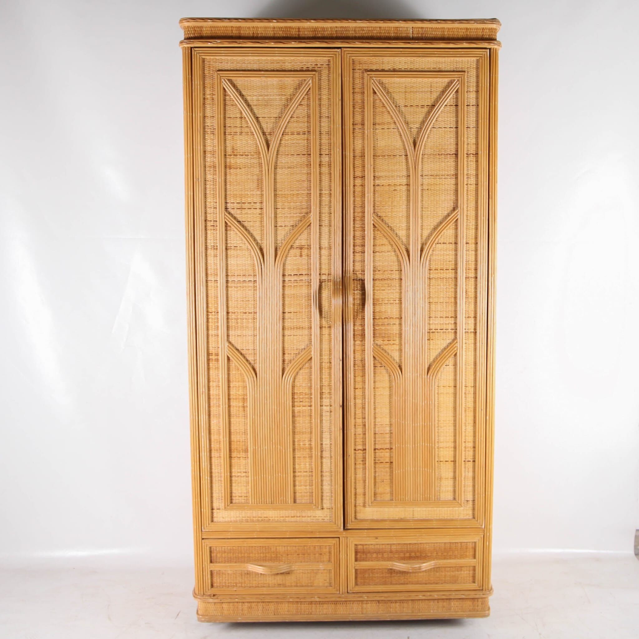 Wardrobe in rattan and raffia