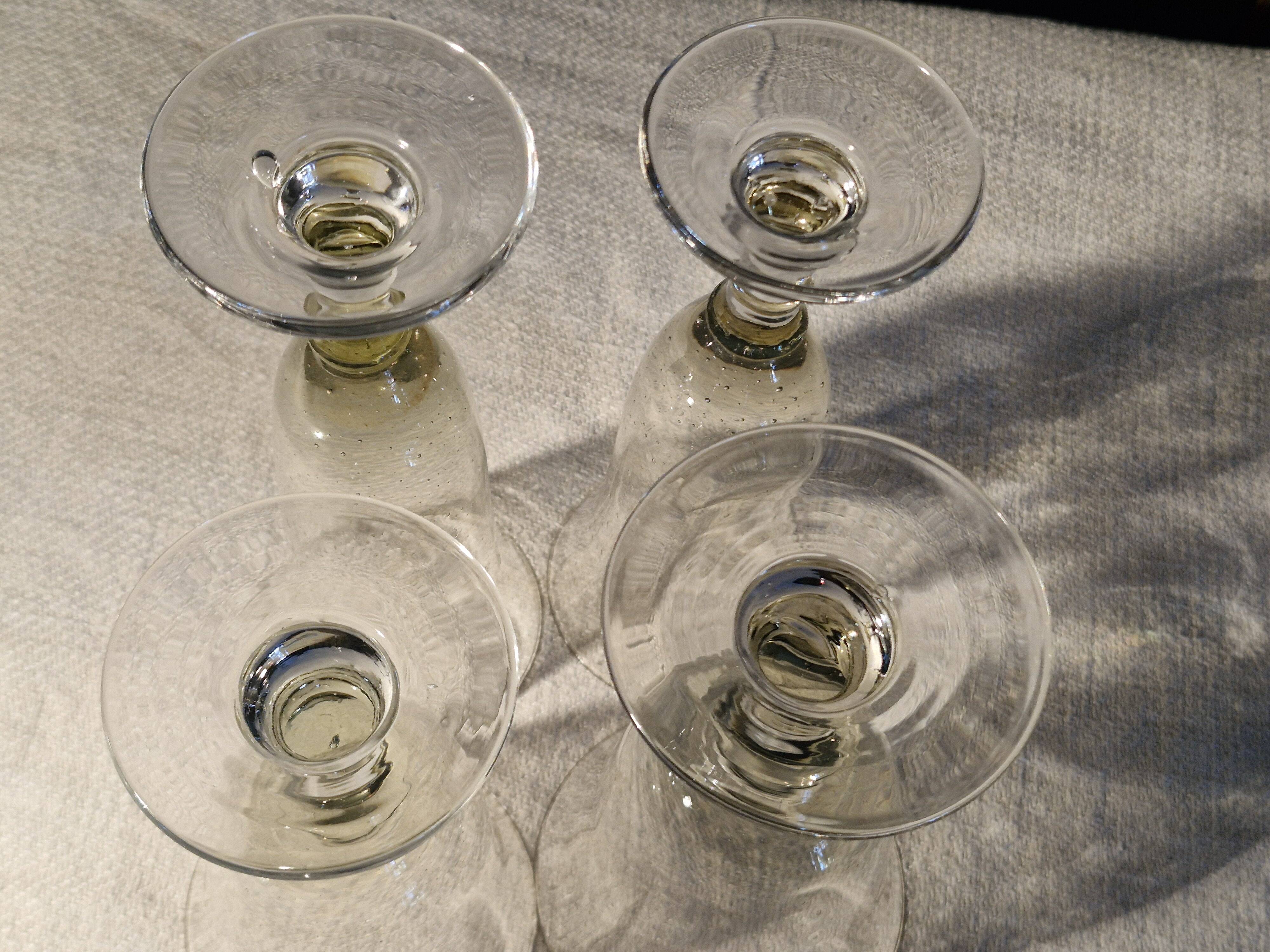 4 old blown glasses, 2 champagne flutes, 2 glasses
