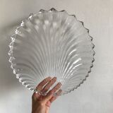 Dish in the shape of a crystal shell
