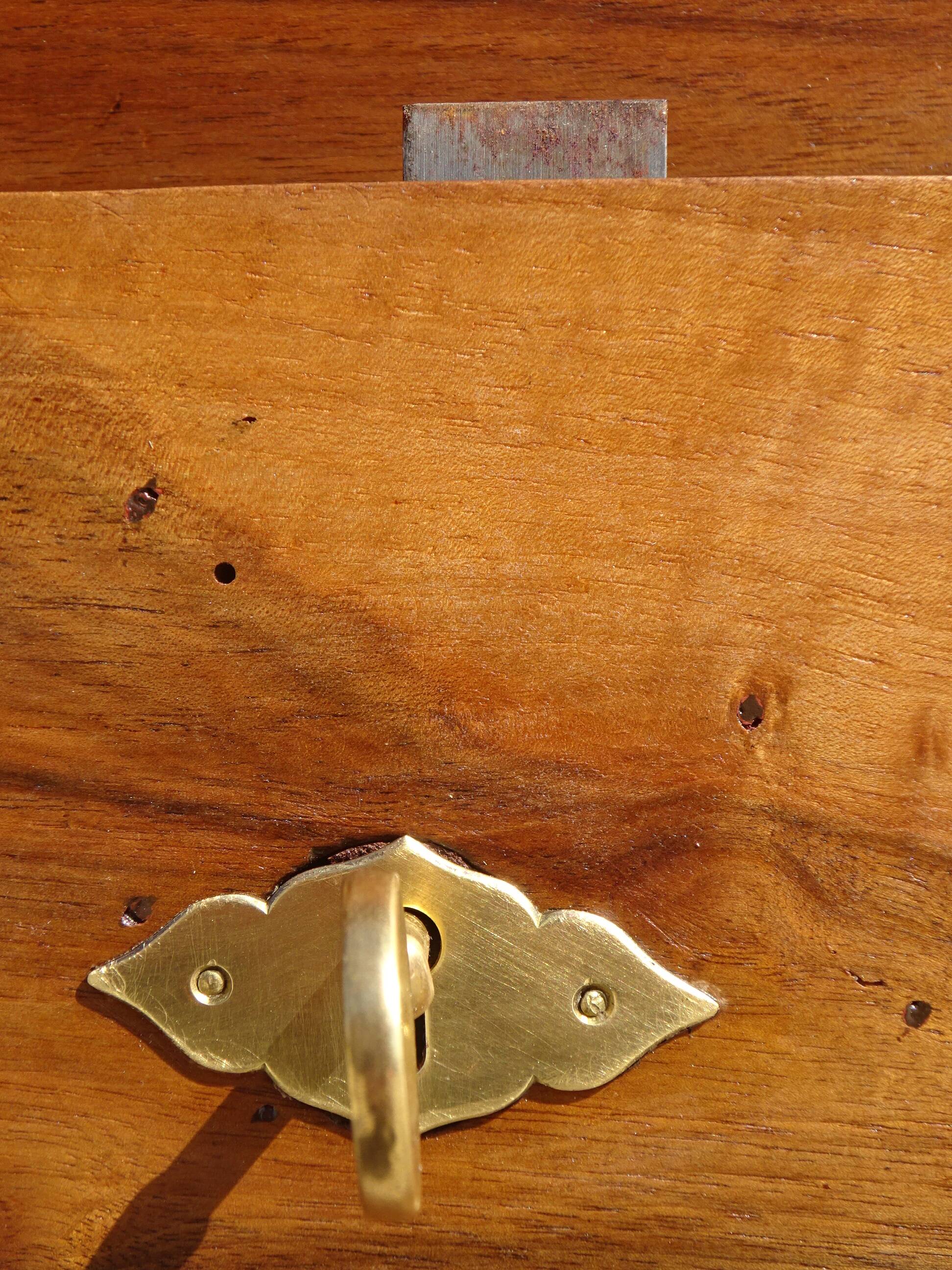 Antique Louis Philippe chest of drawers made entirely of walnut.