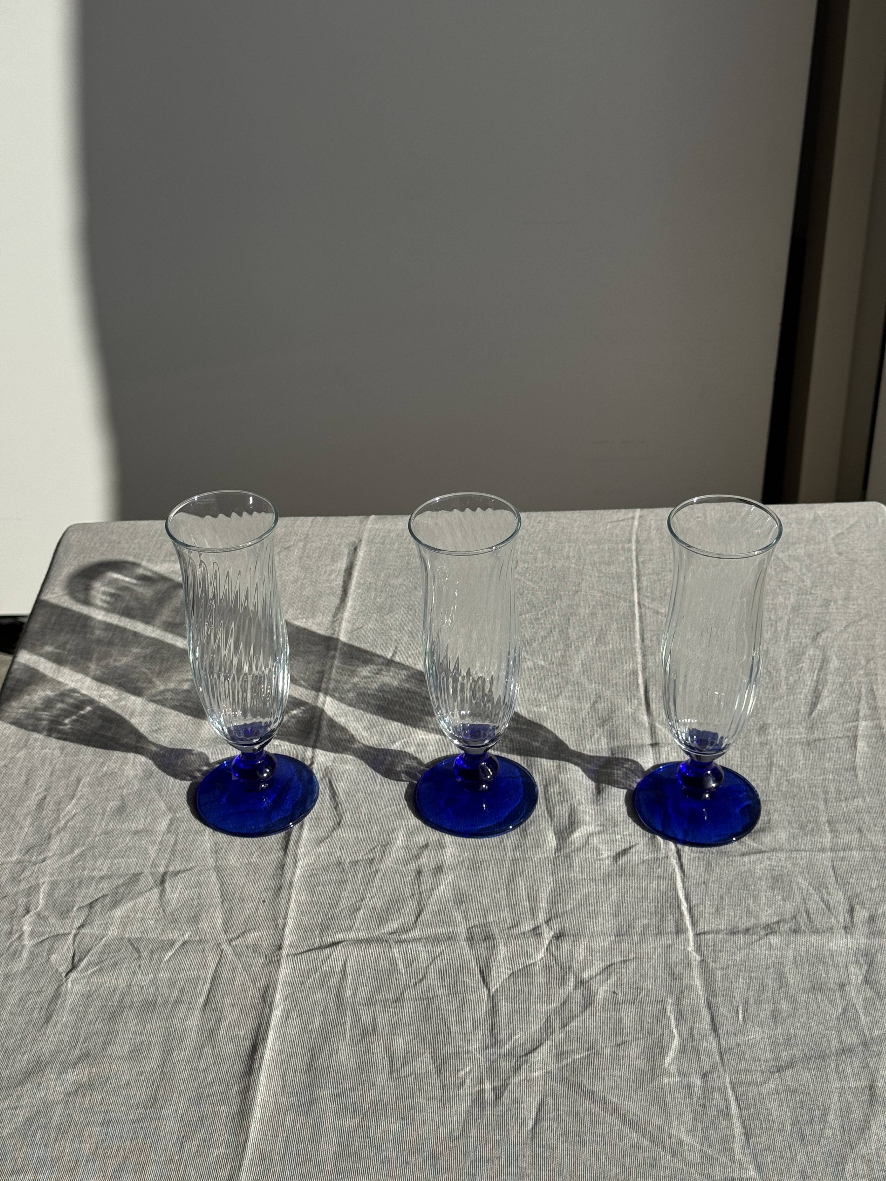 Set of 6 blue-footed champagne flutes; 3 pairs of designs.