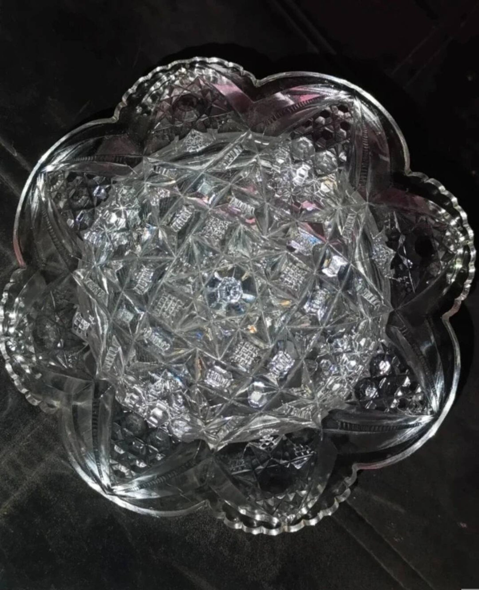 Beurrier ancien en verre taillé