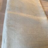 White flower print table