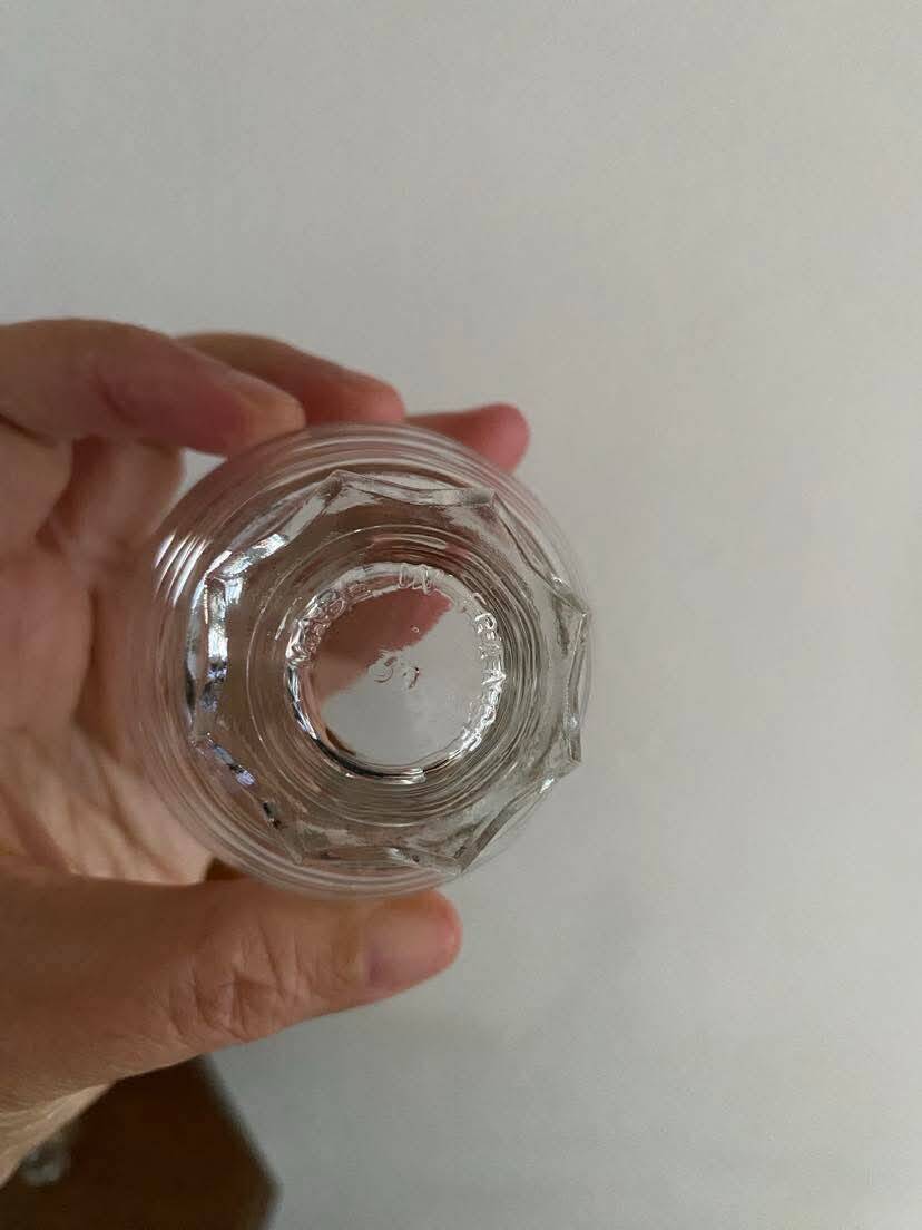 9 verres vintage au liseré doré .