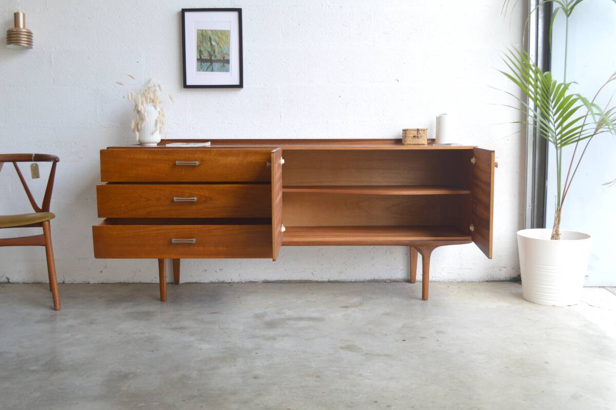 Vintage metal handles enfilade 183cm