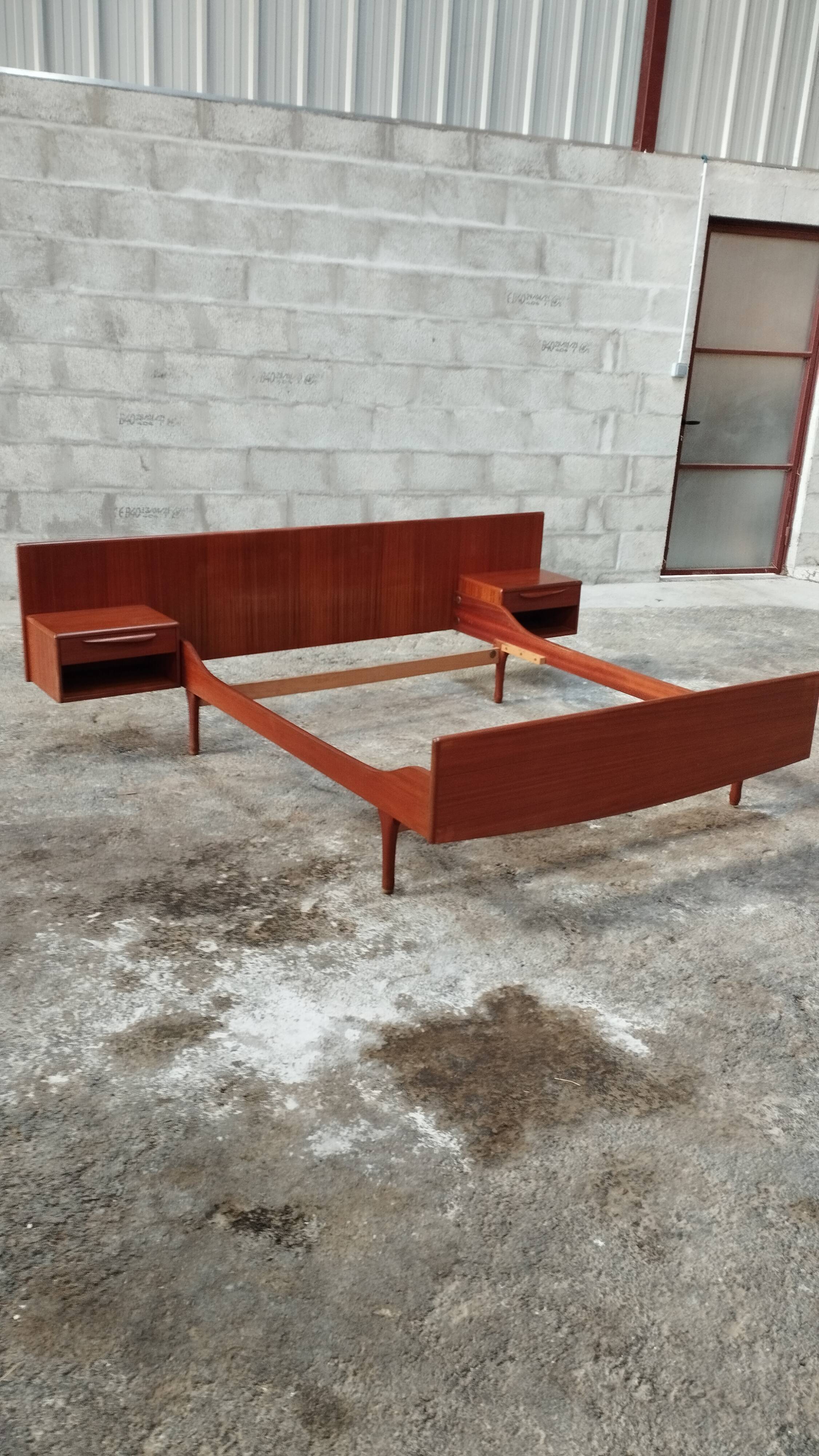 Vintage teak bed 2 places