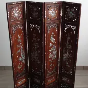 Asian screen in carved wood and mother-of-pearl marquetry.